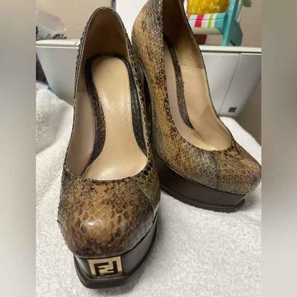 Authentic Fendi Fendista Python - Picture 2 of 10